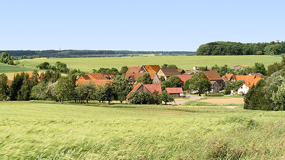 Der Ort Kupferzell in Baden-Württemberg wurde im Rahmen einer Studie des RKI „Corona-Monitoring lokal“ genau untersucht. Die ersten Ergebnisse lassen auf eine fast vier Mal höhere Dunkelziffer schließen als angenommen.