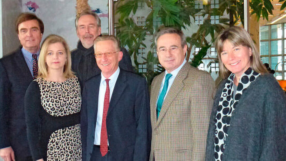 Der amtierende ERO-Vorstand (v.l.n.r.): Dr. Michael Frank (Schatzmeister), Dr. Anna Lella (President elect), Dr. Hans Schrangl (Generalsekretär), Dr. Philippe Rusca (Präsident), Dr. Taner Yücel (Vorstandsmitglied) und Monika Lang (Geschäftsstelle) |