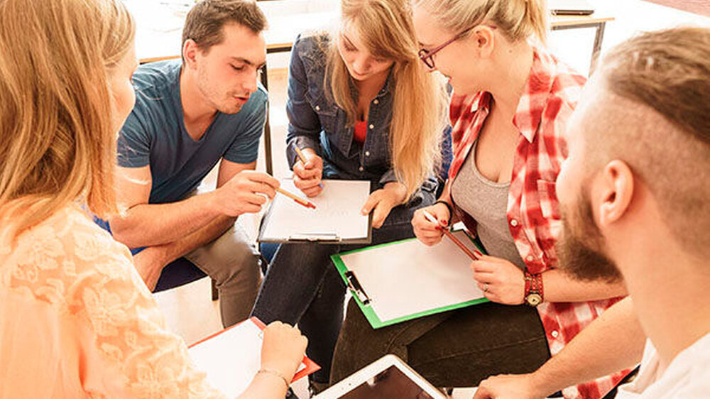 Das Studentenleben ist nicht (mehr) so spaßig, wie es hier den Anschein hat: Viele Studierende sind gestresst und leiden unter Angststörungen.