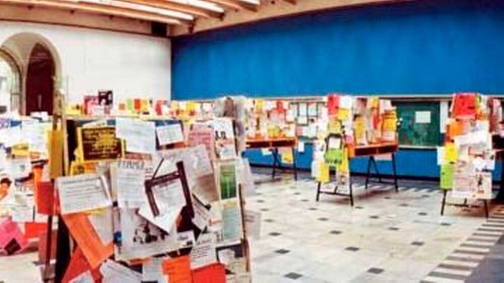 Das Schwarze Brett hat als Kontaktbörse ausgedient. Das Netz ersetzt für viele Studenten die Zettelwirtschaft.