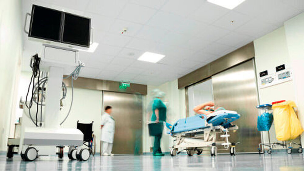 Das Krankenhaus – nicht immer ein Ort der Heilung. Im Gegenteil: Hunderttausende Patienten pro Jahr fangen sich hier erst eine Krankheit ein. |