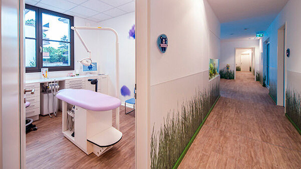 ebenso wie für den Flur zum Prophylaxezimmer, ...