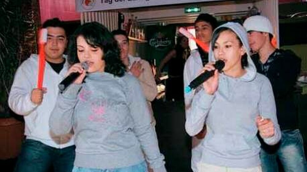 Hip Hop für die Zähne. Schüler der Gertrud Bäumer Realschule in Dortmund setzten das Motto des Tags der Zahngesundheit in die Tat um.