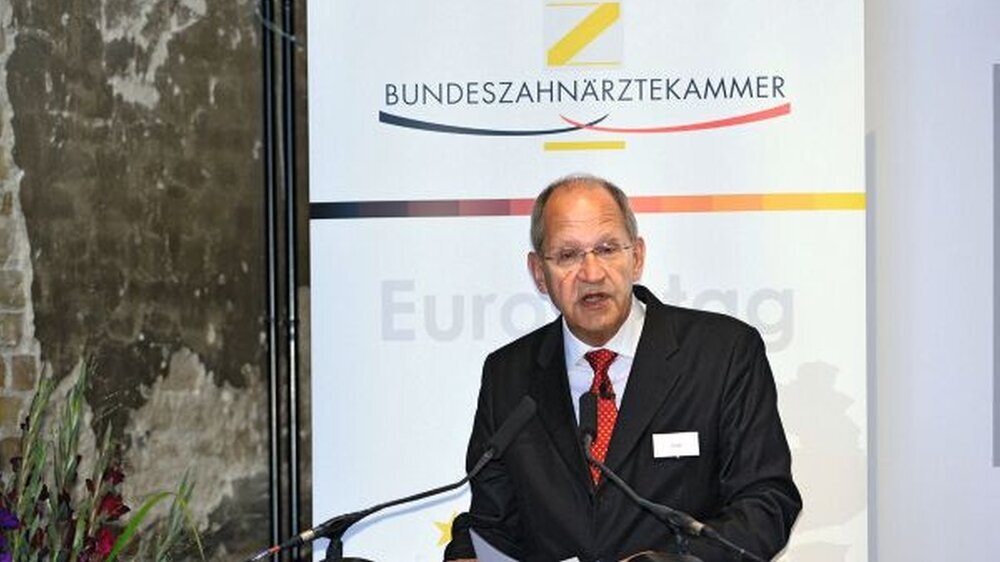 BZÄK-Präsident Engel fordert bessere Anreize, um junge Ärzte für den Beruf zu motivieren