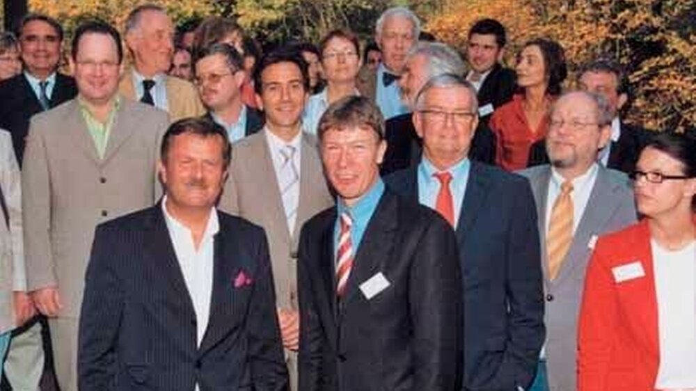 Dr. Frank-Ulrich Montgomery (vo. li.) sprach beim LPR-Treffen über den Ärztestreik. Mit im Bildvordergrund (v.l.n.r.): der Leiter der KZBV-Öffentlichkeitsarbeit Dr. Reiner Kern, BZÄK-Vizepräsident Dr. Dietmar Oesterreich und BZÄK-Hauptgeschäftsfüh