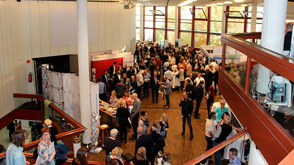 In den Pausen gut besucht war die umfangreiche Dentalausstellung.