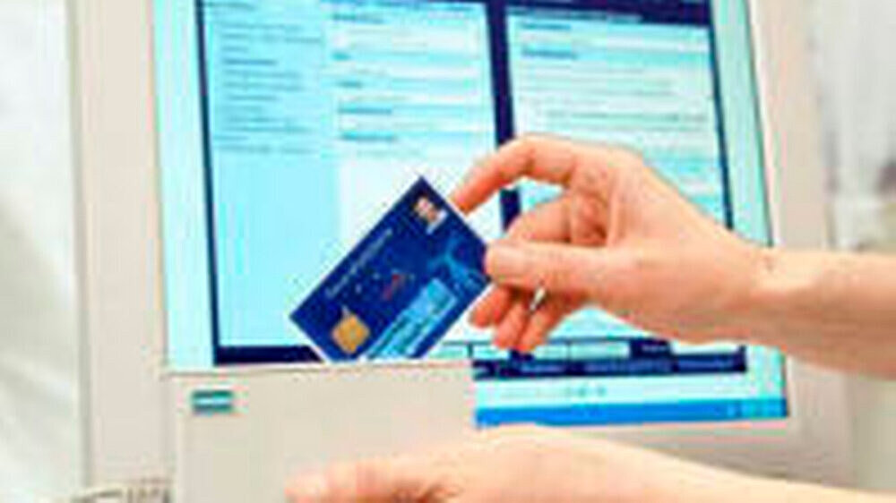 Die Einführung der Elektronischen Gesundheitskarte bringt hohen Verwaltungsaufwand bei für die zahnärztliche Praxis vergleichsweise geringem Nutzen. Vorschlag von KZBV und BZÄK: Ersatzlose Streichung.
