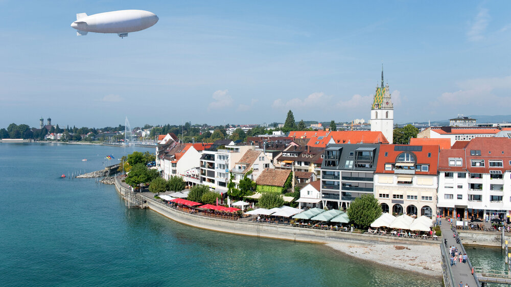Friedrichshafen, Bodensee, Zeppelin, Stadtpanorama (Deutschland) Friedrichshafen, Bodensee, Zeppelin, Stadtpanorama (Deutschland)