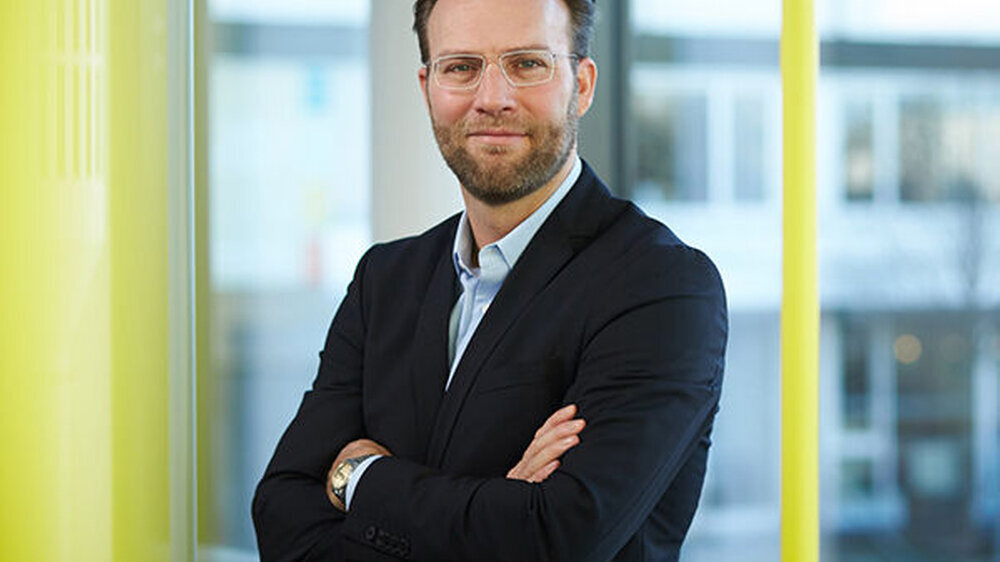 Sven Tschoepe kommt von der Bundeszahnärztekammer (BZÄK) in Berlin, wo er bis zu seinem Wechsel nach Bayern den Bereich „Versorgung und Qualität“ verantwortete.