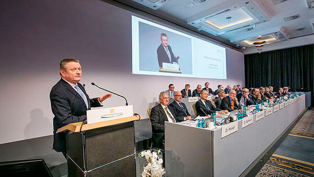 Hermann Gröhe zum geplanten GKV-Selbstverwaltungsstärkungsgesetz: „Es gibt Punkte, die noch weiter diskutiert werden müssen.“ | Hermann Gröhe zum geplanten GKV-Selbstverwaltungsstärkungsgesetz: „Es gibt Punkte, die noch weiter diskutiert werden müssen.“ |