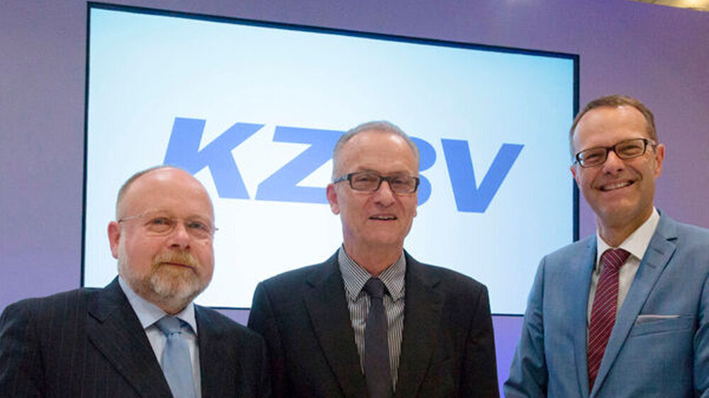 Der Vorsitzende der Vertreterversammlung Dr. Karl-Friedrich Rommel mit seinen beiden Stellvertretern Christoph Besters und Dr. Axel Wiedenmann (v.l.n.r.).
