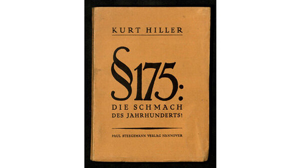 Buchcover: Kurt Hiller, § 175: Die Schmach des Jahrhunderts, 1922\r\nPaul Steegmann Verlag, Hannover\r\nStreitschrift für die Abschaffung des § 175 und damit zur Entkriminalisierung von homosexuellen Männern \r\n