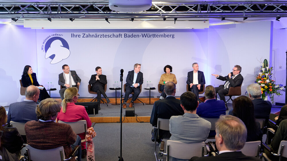 Stuttgart, 25.02.2026: Gesundheitspolitisches Podium, Austausch mit den Vertretern der politischen Parteien anlässlich der Landtagswahlen in Baden-Württemberg 2026.

(Foto: IZZ BW / Jan Potente)