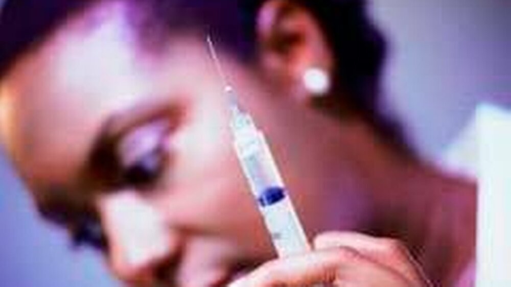 Botulinumtoxin A hilft Stirnfalten und Gesichtsspasmen zu glätten ..., aber nicht ohne Nebenwirkungen.