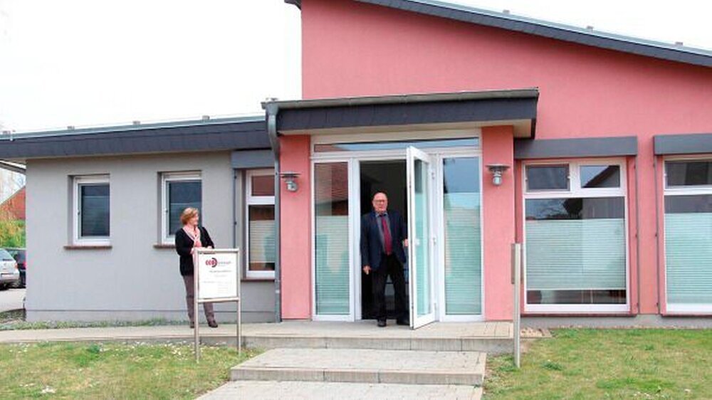 Dreihaupts zweiter Praxisstandort im Ortsteil Grieben wurde vor acht Jahren nach barrierefreien Vorgaben gebaut.