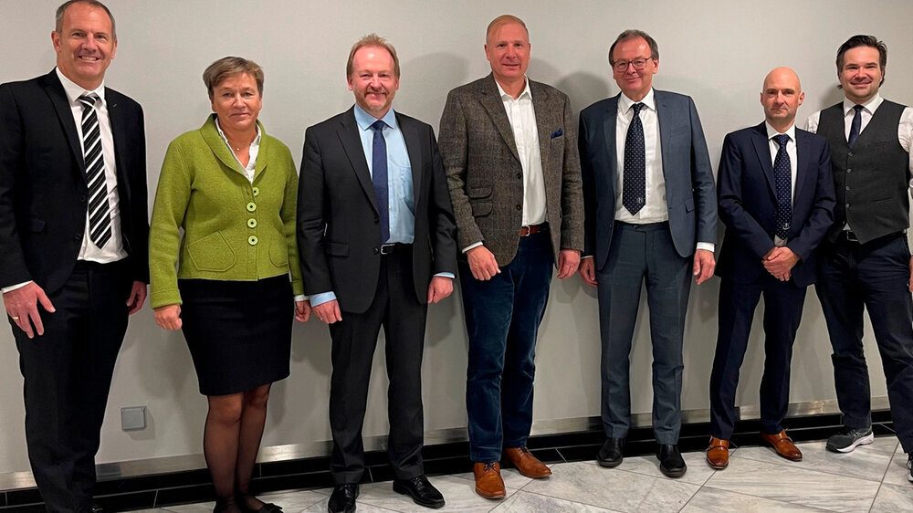 Der neue DGZMK-Vorstand (v.l.): Dr. Jens Baresel (Beisitzer), Prof. Dr. Anne Wolowski (Generalsekretärin), PD Dr. Dietmar Weng (Vizepräsident), Prof. Dr. Peter Proff (Präsident elect), Prof. Dr. Jörg Wiltfang (Präsident), Dr. Stefan Ries (Beisitzer),