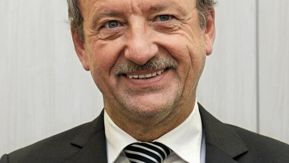 Kommentiert und erläutert die wichtigsten Änderungen der Novelle: Dr. K. Ulrich Rubehn, Vorsitzender des GOZ-Senats der BZÄK. |