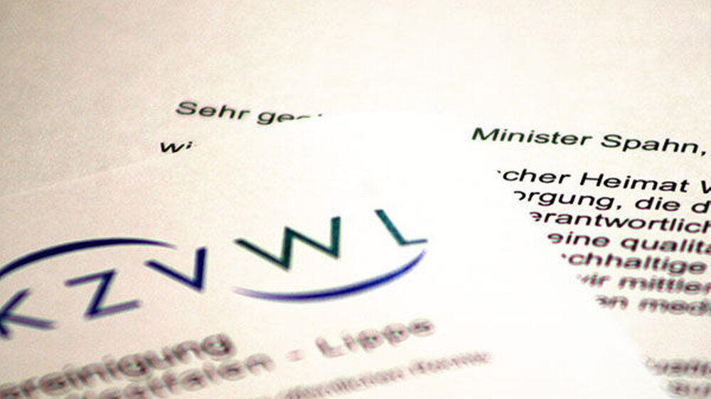 Unterzeichnet wurde der auf den 4. Juni datierte Brief von dem KZV-Vorstandsvorsitzenden, Dr. Holger Seib und seinem Stellvertreter Michael Evelt sowie von Kammerpräsident Dr. Klaus Bartling und dessen Stellvertreter Jost Rieckesmann.
