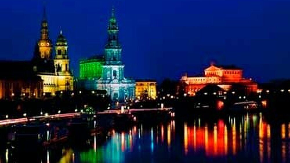 Dresden bei Nacht ... und bei Tag im neuen Kongresszentrum. Die DGP mit über 1 800 Teilnehmern war ein voller Erfolg.
