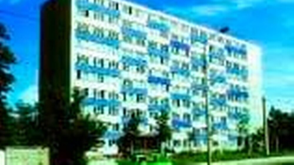 In diesem Gebäude ist in Erfurt der Lehrstuhl für Prävention untergebracht. Die Abteilung gehört heute zur Universität Jena. Seit 20 Jahren läuft hier das Kollaborationskonzept der WHO für die Zahngesundheit in Europa. Kürzlich wurde Jubiläum gef