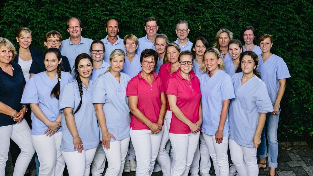 Aktuell arbeiten dort fünf behandelnde Zahnärzte und 15 MitarbeiterInnen.