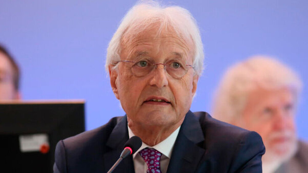 Alterspräsident wird man nicht freiwillig, betonte Dr. Ludwig Schorr aus Nordrhrein. Bei dem 72-Jährigen "überwiegt jedoch die Freude die Versammlung in dieser Funktion anfangs zu leiten, weil hier Menschen sitzen, die den Zahnarztberuf mit Engagement