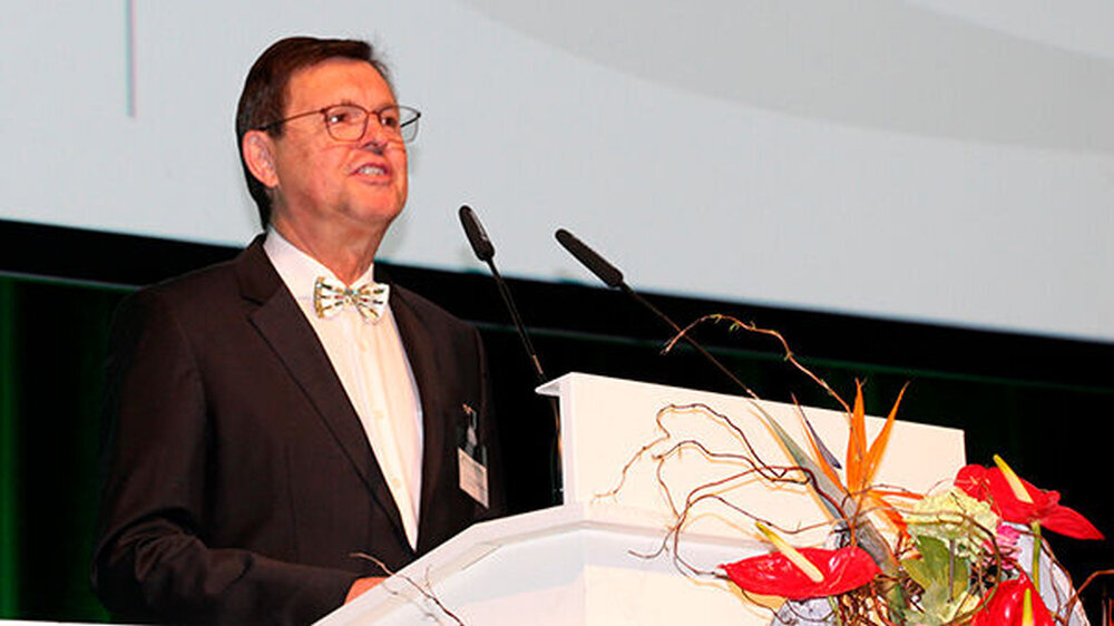 Tagungspräsident PD Dr. Gerhard Iglhaupt, niedergelassener Fachzahnarzt für Oralchirurgie in Memmingen, führte in das Thema ein. Seine Botschaft: „Es bleibt uns Praktikern vorenthalten, Wissenschaft in Konzepte umzusetzen.“ Und: „Implantologie is