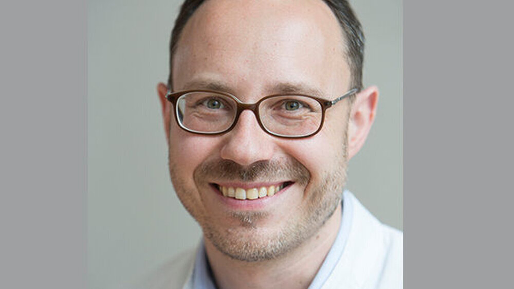 Prof. Dr. med.dent. Sebastian Hahnel leitet die Poliklinik für Zahnärztliche Prothetik und Werkstoffkunde am Universitätsklinikum Leipzig.