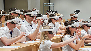 Zentrum für Zahnmedizin der Universität Zürich: Simulatorkrankheit nach Mixed-Reality-Vorlesung kommt vor