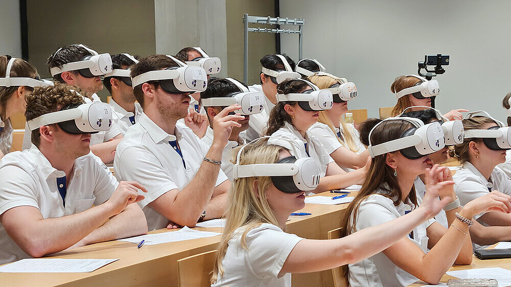 Zentrum für Zahnmedizin der Universität Zürich: Simulatorkrankheit nach Mixed-Reality-Vorlesung kommt vor Zentrum für Zahnmedizin der Universität Zürich: Simulatorkrankheit nach Mixed-Reality-Vorlesung kommt vor