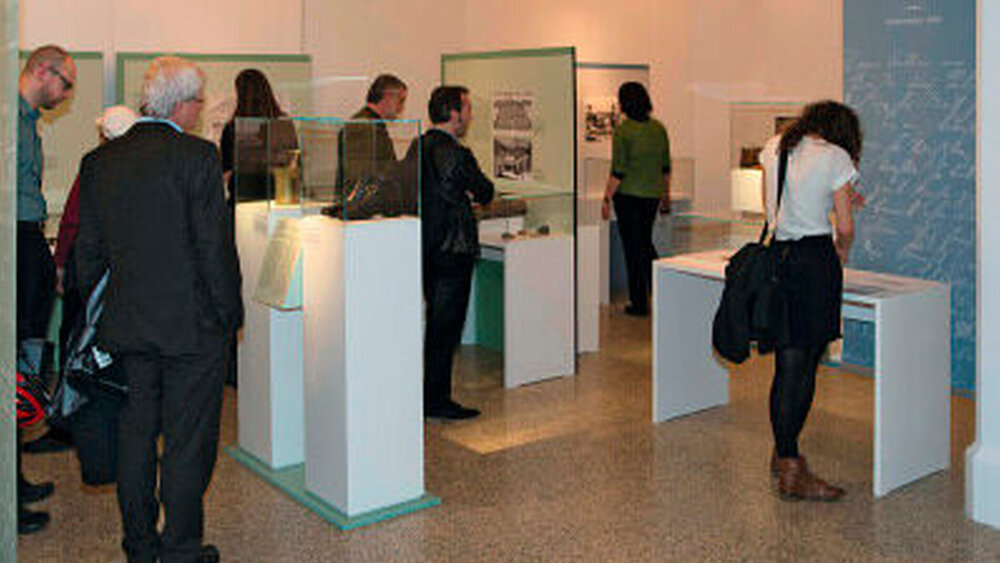 In den Ausstellungsräumen des Medizinhistorischen Museums Berlin werden acht Praxen aus 300 Jahren gezeigt. |
