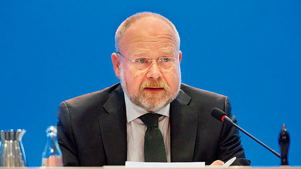 Dr. Karl-Friedrich Rommel ist Vorsitzender der Vertreterversammlung der KZBV und Chef der KZV Thüringen. | Dr. Karl-Friedrich Rommel ist Vorsitzender der Vertreterversammlung der KZBV und Chef der KZV Thüringen. |