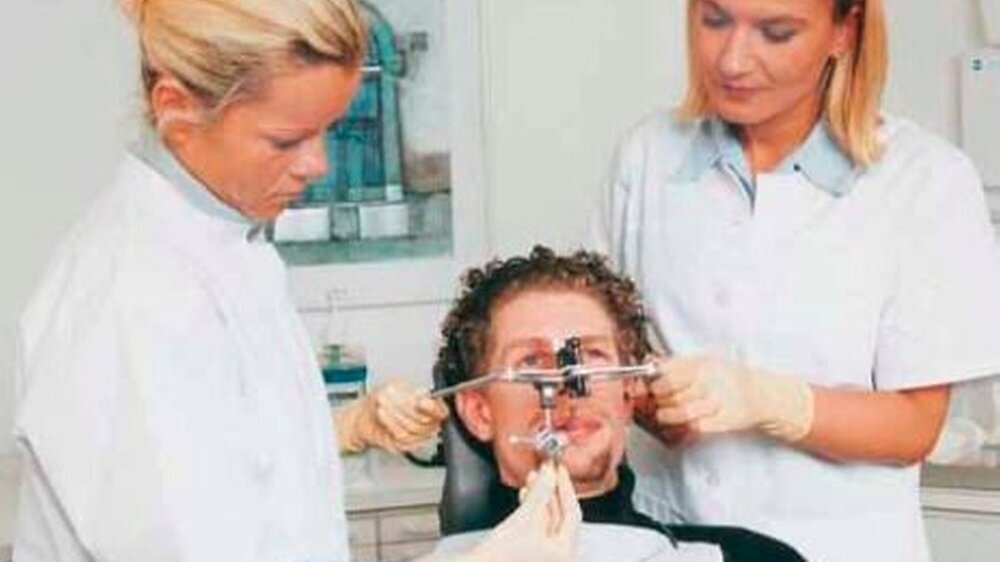 Den Status quo ante, also vor der Entscheidung zu erheben, ob und gegebenenfalls welche Behandlung notwendig ist, mag die PKV als entbehrlich betrachten, für den Kieferorthopäden bleibt sie ein Muss. Für viele Richter auch.