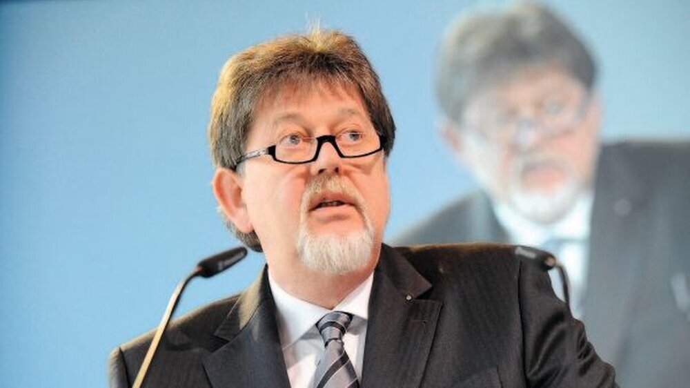 Sie machen den Weg für AuB frei: Die KZBV-Vizes Dr. Günther E. Buchholz, Dr. Wolfgang Eßer und ihr Vorsitzender Dr. Jürgen Fedderwitz.