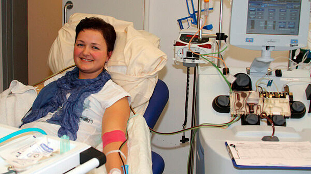 DKMS-Spenderin Johanna Menges bei der ambulanten Spende