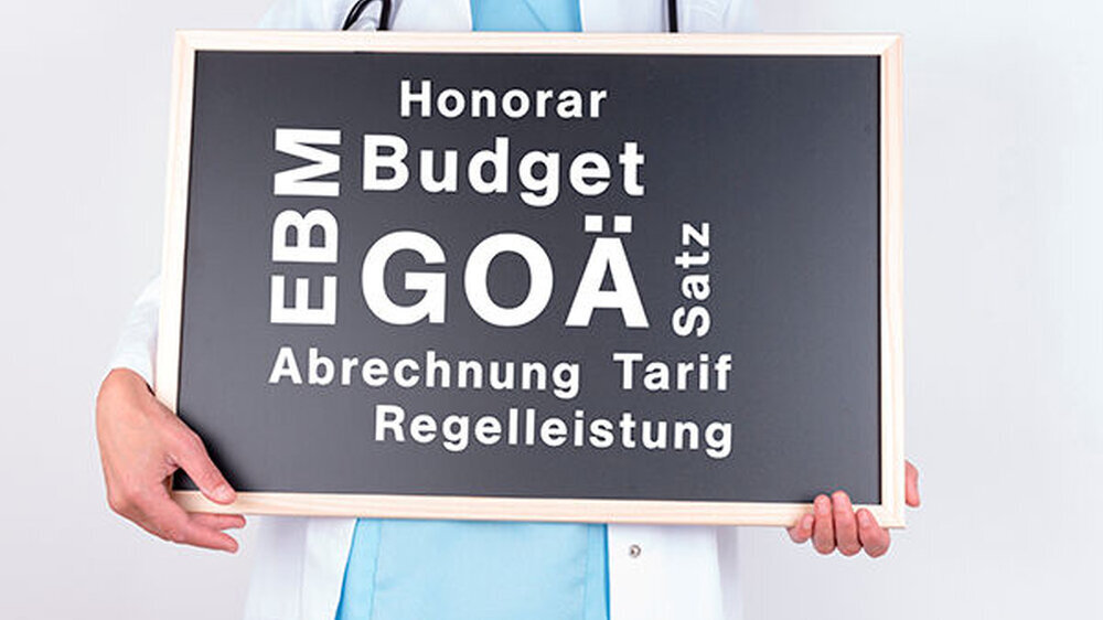 Die Reform stand unter dem Druck, die sprechende Medizin aufzuwerten, ohne das Gesamtbudget zu belasten. Eigentlich sollte die Reform bereits zum Januar 2020 wirksam werden. KBV und Krankenkassen konnten sich aber nicht einigen.