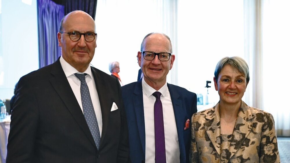 KZBV-Vorstand: Dr. Karl-Georg Pochhammer (li.), Vorsitzender Martin Hendges, Dr. Ute Maier