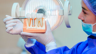 Implantologie Zahnärztin Zahnmedizin Zahnarztpraxis