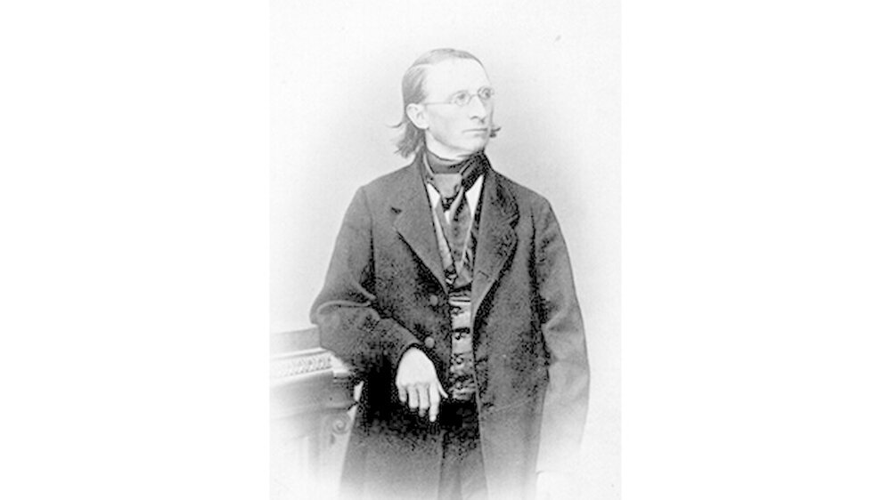 Carl Ludwig wurde 1816 in dem kleinen Ort Witzenhausen in Kurhessen geboren. Er studierte in Marburg und Erlangen Medizin. In seiner Habilitationsschrift "Zur Lehre vom Mechanismus der Harnabsonderung" erklärte Ludwig die Harnbereitung rein physikalisch,