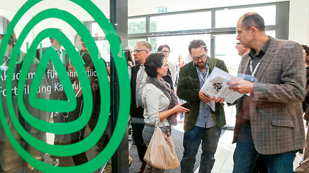 Freier Zugang zu allen Räumen: Die Akademie präsentiert sich nicht nur mit einem Neubau, sondern auch mit einem neuen Logo. |