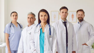 2024 versorgen so viele Ärzte und Pyschotherapeuten die Bevölkerung wie noch nie.