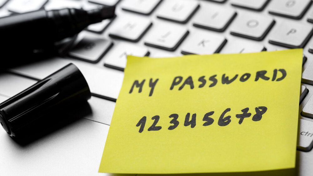 Dem GDV-Branchenreport zu Cyberrisiken zufolge nutzen Ärzte zwar keine Kennwörter wie "12345678", dafür ähnlich leicht zu entschlüsselnde - wie "Praxis", "Behandlung" (oder ihren eigenen Namen).
