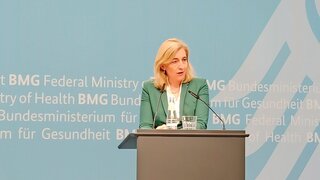 Bundesgesundheitsministerin Nina Warken (CDU) stellt am 22.4.2026 im BMG Notfallreform vor