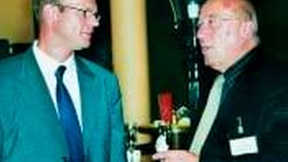 Kammerpräsident Dr. Dreihaupt (r.) im Gespräch mit dem Festredner Dr. Saneke.