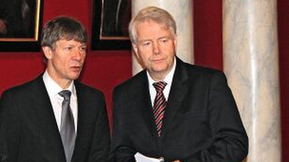 Mit dem Mentor: Prof. Hans-Robert Metelmann (rechts) hat die neue Honorarprofessur initiiert und Oesterreich nach Greifswald berufen. |