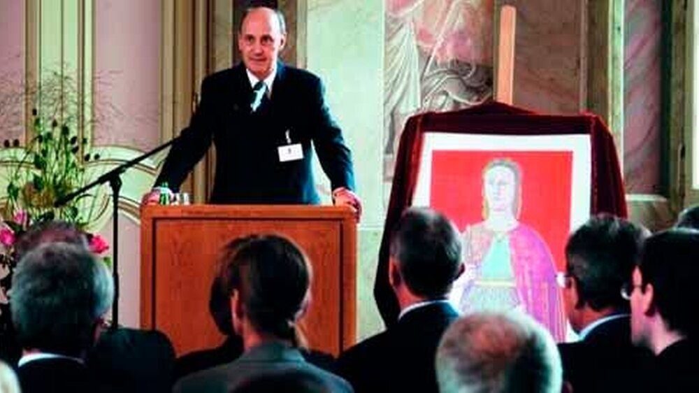 Mit einem limitierten Druck der Apollonia von Andy Warhol sorgte Dr. Walter Dieckhoff dafür, dass Kardinal Lehmann seine Schirmherrschaft des zahnärztlichen Symposiums ständig vor Augen bleibt.
