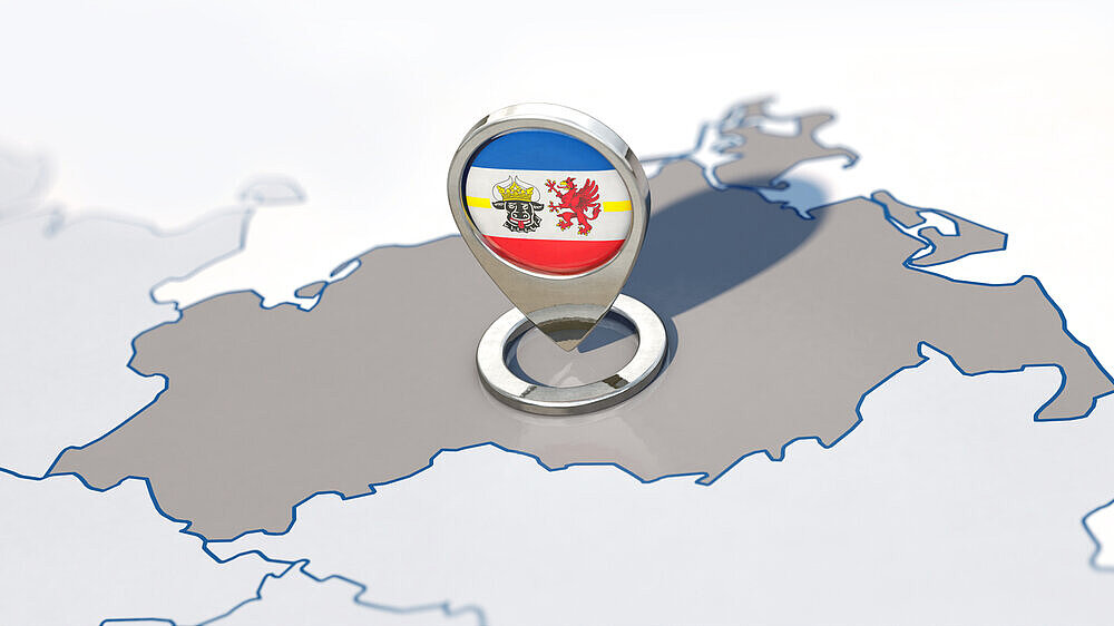Bundesland Mecklenburg-Vorpommern und Navigationspin mit Mecklenburg-Vorpommern-Fahne Mecklenburg-Vorpommern, MV, Mecklenburg Vorpommern, Bundesland, Ziel, Landkarte, Wahl, Navigation, Wahlen, Tourismus, Migration, Mecklenburg, Vorpommern, Fahne, Flagge, Wappen, Zielland, Standort, Zielort, Industriestandort, Reiseziel, Arbeit, 3D, Job, Navi, Zielpunkt, reisen, Reise, Urlaub, Umzug, flüchten, Urlaubsziel, Navigationspin, Ausbildung, Karriere, Job, Pin, Urlaubsland, fliehen, Zielland, Reiseland, Zuflucht, Illustration, Wunschland, Wunschziel, rot weiß, Hintergrund, backdrop, Symbol, Symbolbild, Konzept, abstrakt, symbolisch, Mecklenburg-Western Pomerania, MV, vote, shape, Mecklenburg-Vorpommern, landmark, icon, Mecklenburg, Vorpommern, germany, elections, election, federal state, destination, map, navigation, tourism, migration, flag, coat of arms, target country, location, industrial site, work, 3d, job, navi, travel, trip, vacation, move, escape, holiday destination, navigation pin, pin, holiday country, flee, made in Thuringia, destination country, travel country, refuge, illustration, desired destination, red white, background, backdrop, symbol, symbolic image, concept, symbolic