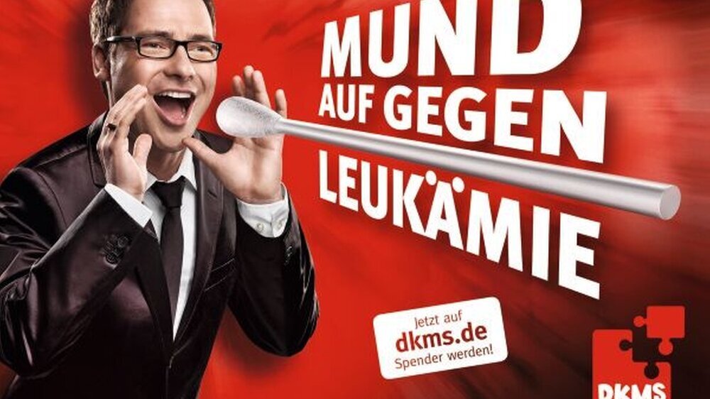 Die neue Plakatkampagne der DKMS: Sportmoderator Matthias Opdenhövel und Werder Bremens Cheftrainer Thomas Schaaf werben für Spenden.