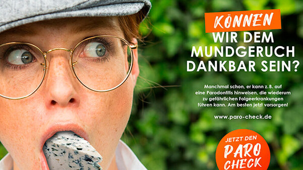 Immer noch kennen viele Deutsche den Zusammenhang zu einer möglichen Parodontitis nicht. Die neue Informationskampagne der Bundeszahnärztekammer soll das ändern – und verwendet dazu auffällige Bildmotive.