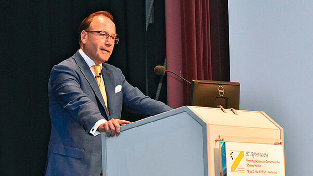 Kammerpräsident Dr. Michael Brandt eröffnet die 57. Sylter Woche, den Fortbildungskongress der Zahnärztekammer Schleswig-Holstein.